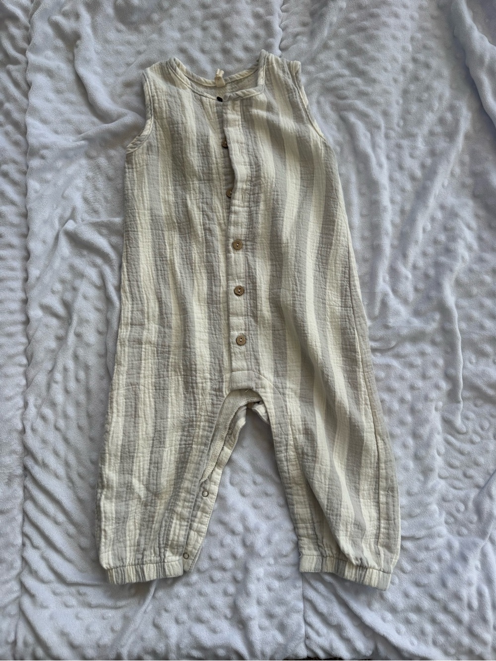 Quincy Mae Ivory and Light Gray Striped Sleeveless Button-Front Top